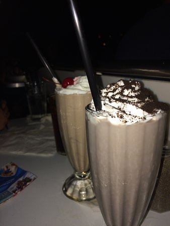 chocolate-and-oreo-shake