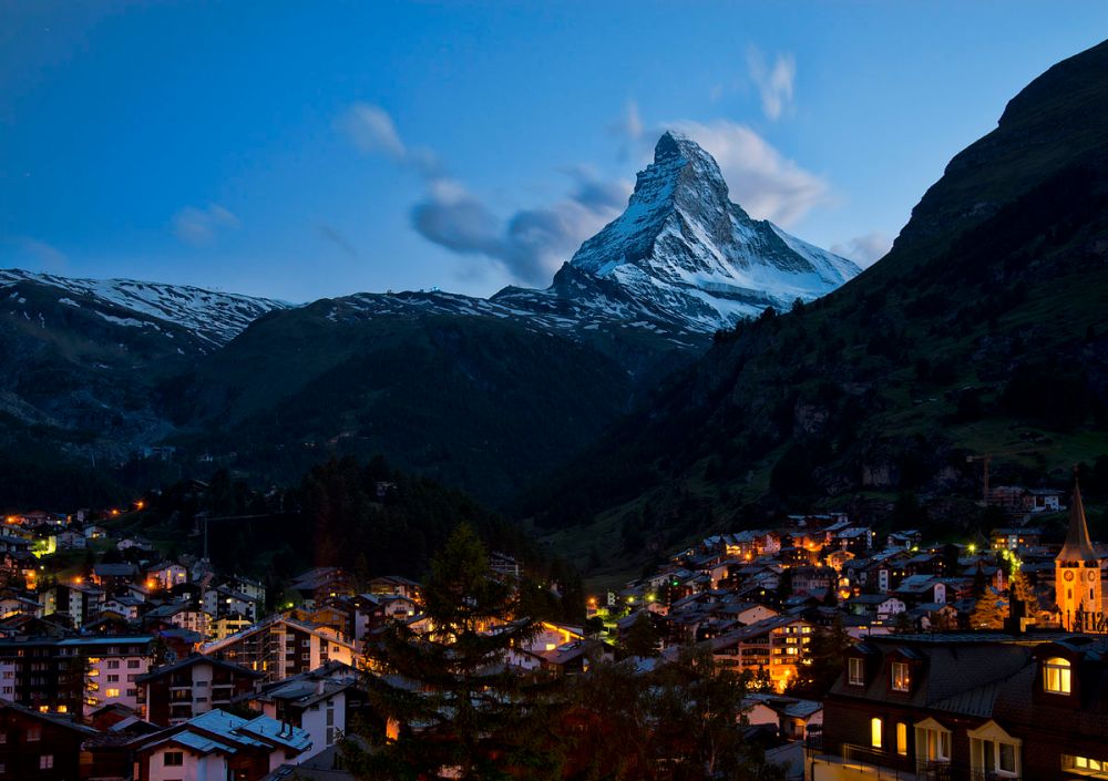 1200px-1_zermatt_night_2012