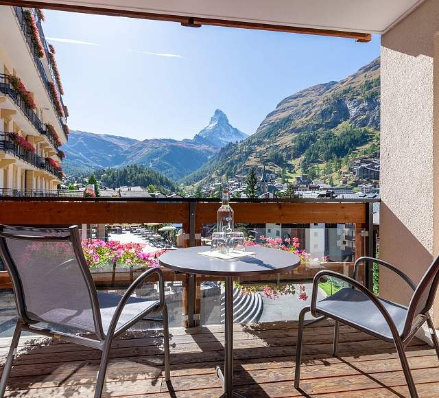 aussicht_matterhorn-villa-hotel-beau_site-zermatt__FocusFillWzY0MCw1ODAsIngiLDExNF0