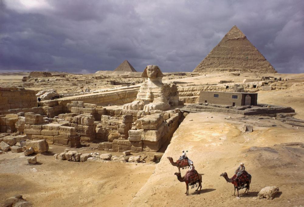 1-pyramids-giza-NationalGeographic_911975.ngsversion.1509625826157.adapt.1900.1