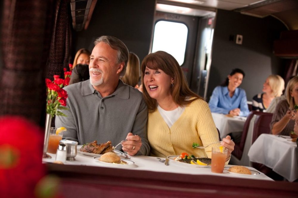 Couple-Dining-Car-Amtrak-1024x683