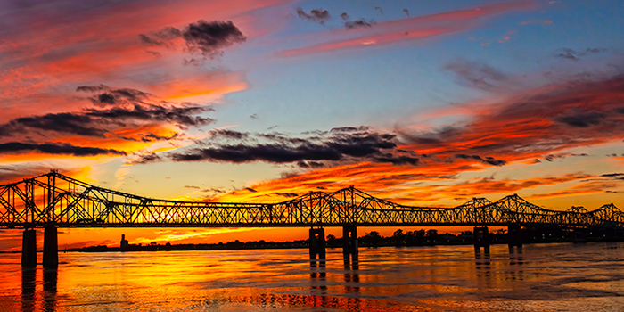 Natchez-Vidalia_Bridge_Sunset_700x350_tcm21-155309