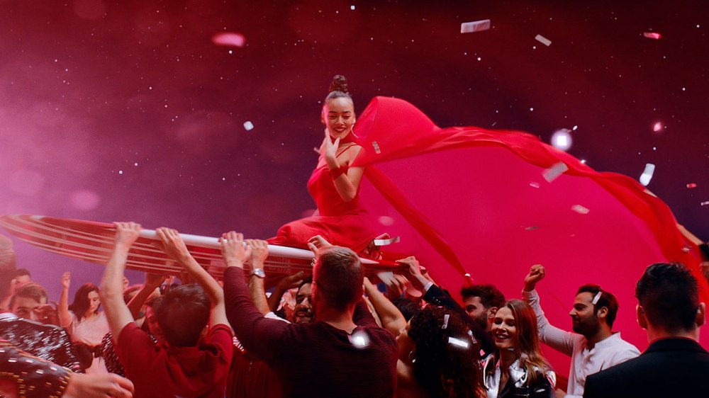 IMG-LIFE-Lady-on-board-1280x720