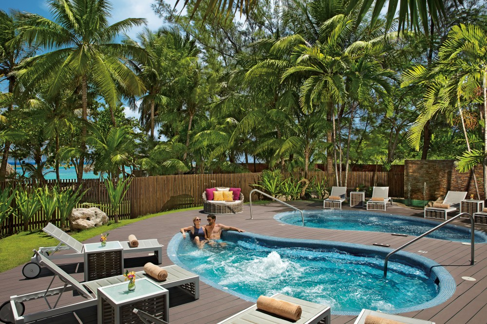 ZOMBJ_Spa_OutdoorJacuzzis_2A